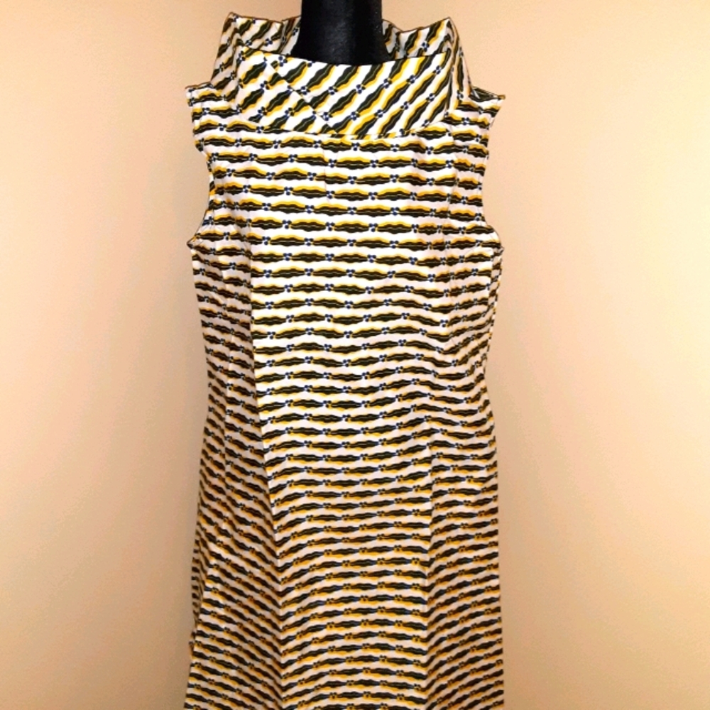 Sleeveless wide collared African print dress.
